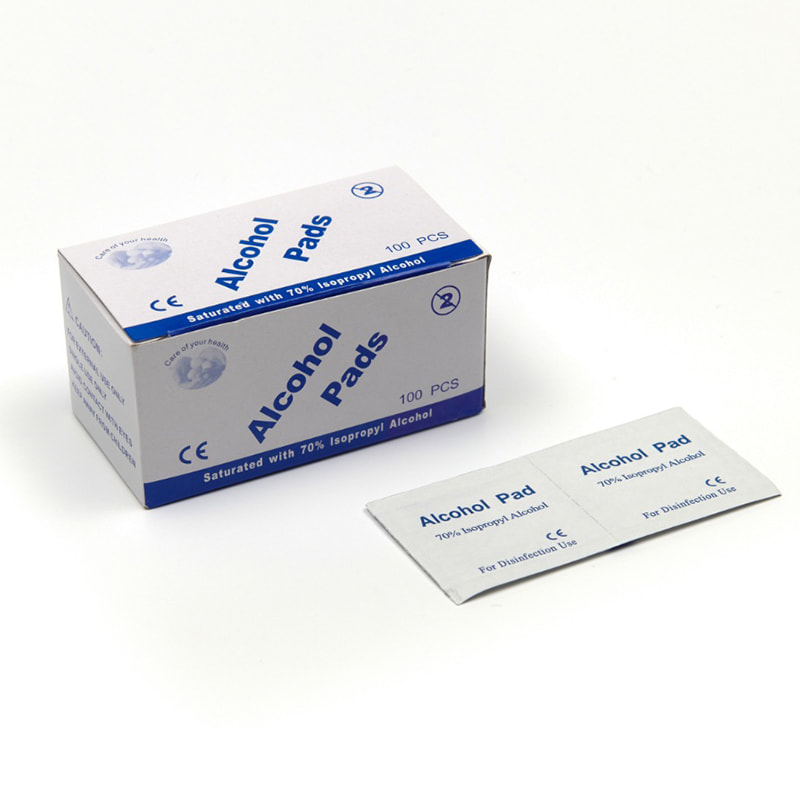 Jednorázová sterilní ubrousek nasycený alkoholem s chloridem sodným 